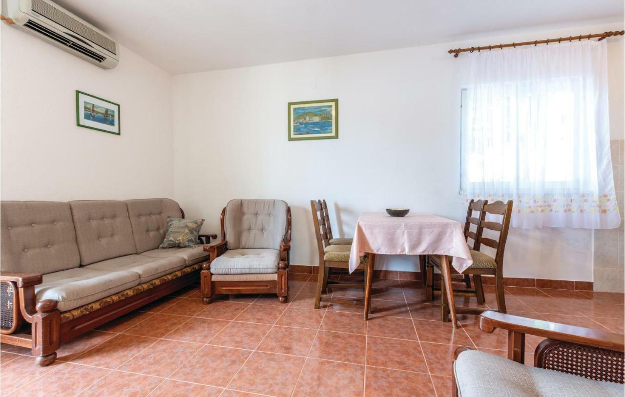 Cozy Apartment In Okrug Donji With Kitchen 多吉奥科如 外观 照片
